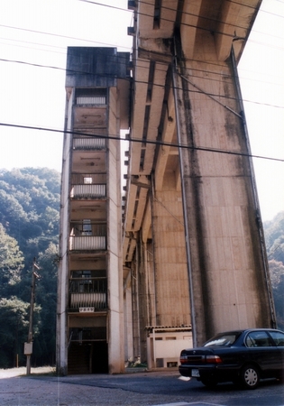 宇都井駅の階段
